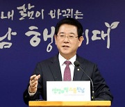 '59→73%' 김영록 전남도지사 직무수행 긍정평가 껑충.. 지난해 상하반기 평가 '1·2위' 차지