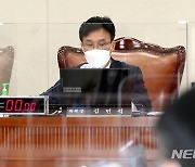 與 김민석, 가정폭력 부모 자녀 면접교섭 제한법 발의