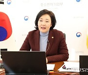 박영선 "바야흐로 주가 3000시대..중소벤처, 전체수출 견인"