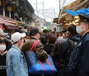 日, 하루 확진자 6000명 넘어.. 휴업 불응 업주 처벌 추진