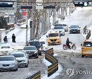 한파경보에 간밤 폭설까지..도로 '꽁꽁'·험난한 출근길(종합)