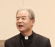 이낙연 대표와 대화하는 이용훈 한국천주교주교회의 의장