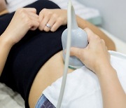 "임신했다면 건강한 아기 확인하는 '산전검사' 해보세요"