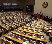 조병현·조성대 중앙선관위원 선출안 국회 통과..진실화해위원 8명도 선출