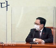 <포토> 대화하는 이낙연 대표와 유영민 신임 대통령 비서실장
