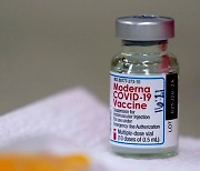 영국, 모더나 백신도 사용 승인..런던은 '중대사건' 선언
