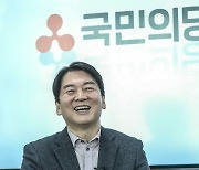 폭탄주 직접 돌리고 "형님"..우리가 아는 안철수 맞아?