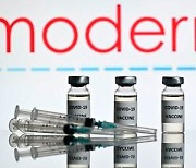 영국, 모더나도 사용 승인..'사용 가능' 코로나 백신 3종으로