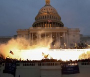 교황청 기관지도 美 의회 폭동 비판.. "미국도 민주주의 허약"