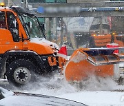 한라산 81.0cm 눈폭탄..1100도로 제설작업 손 못대