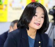 '후원금 유용 혐의' 윤미향 "수요시위 안해도 되는 세상 오길"(종합)