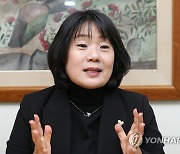 윤미향 "한파 속에 수요시위 안해도 되는 세상 오길"