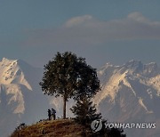 NEPAL WEATHER MOUNTAIN