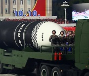 北김정은, 新핵잠수함 개발 공식화..ICBM 1.5만km 명중률 주문