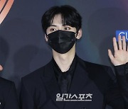 [포토] 황민현 '정갈한 올블랙'