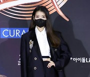 [포토] 아이유 '한 줌 허리'