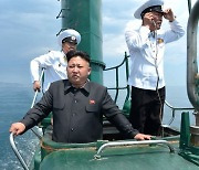 김정은, 바이든 보란듯 핵카드 꺼냈다 "핵잠수함 최종심사"