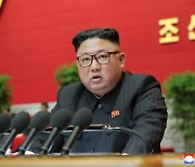 바이든 향해 경고장 날린 김정은 "핵잠수함 최종 단계"
