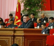 김정은 "새 핵잠수함 설계 끝나..핵무기 소형 경량화·초대형 핵탄두 생산 지속"