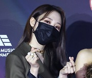 [TD포토] 마마무 문별 '하트 배달' (골든디스크어워즈)