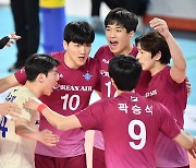 대한항공 3연패 탈출, 삼성화재 누르고 '1위 탈환'