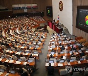 '성추행 논란' 진실·화해위원 자진 사퇴.."일신상 이유"
