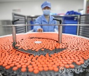 중국 코로나 백신 900만회 투여..전문가 "접종 의무화해야"