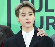 '글로벌 산타' BTS 지민, 자작곡 '크리스마스 러브' 사클 700만 돌파