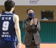 '10연승' KCC 전창진 감독, "선수들, 너무도 멋있는 경기를 했다"