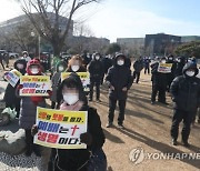 "예배는 생명"..부산교회 2곳서 1500명 대면예배