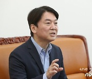 김동길 만난 안철수 "썩은 나무 벨 시간이 다가왔다"
