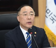 홍남기 "4차 지원금 논의 일러..피해계층 선별지원 바람직"