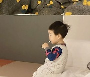 '이필모♥' 서수연 "아들 담호 일요일인데 7시 기상"..귀여운 앞머리 [Oh!마이 Baby]