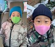 '이휘재♥︎' 문정원 아들 서언･서준, 엄마 패션센스 돋보이는 9살 쌍둥이 밀리터리룩