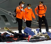 62명 탑승 인도네시아 여객기 추락 추정 해역서 "훼손된 시신 발견"