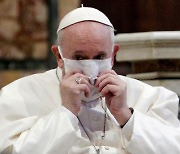 교황, 이르면 다음주 코로나19 백신 접종.. "백신 부정은 위험"
