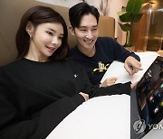 'KT 기가지니 테이블 TV 2'로 어디서나 AI TV 즐겨요