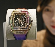 갤러리아백화점, 스위스 시계 브랜드 '위블로' 제품 전시
