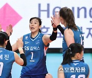 [포토] GS칼텍스, 이소영 활약으로 3-0 완승!