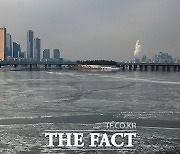 [TF사진관] 최강 한파에 한강·낙동강 꽁꽁.. 계속되는 겨울왕국