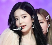 아이즈원 김민주, 디시·일베 활동 악플러 상대 법적 절차 진행(공식)