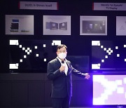 [CES 2021] "미니LED보다는 OLED"..LG디스플레이 차세대 패널 공개