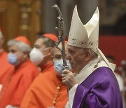 프란치스코 교황, 미사중 여성 역할 확대..'여성 사제'는 불허