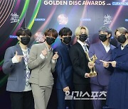 [포토]방탄소년단, '깜찍한 눈맞춤'