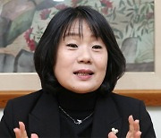 '정의연 의혹' 윤미향 측 "검찰, 수사기록 비공개..방어권 차질"