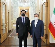 이란 외무장관과 '억류 선박' 논의..선원 면담 추진 중
