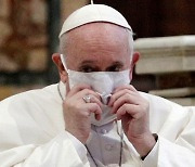 "교황 주치의, 코로나 합병증 사망" 백신 예약한 교황