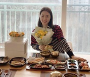 "남편 솜씨 맞아요?"..이연희, 정갈한 한식 생일상에 '행복한 미소'