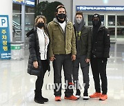 [MD포토] 가족과 함께 입국한 수베로 한화 신임 감독