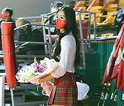 [MD포토] 치어리더 박기량 '꽃도 시기하는 미모'